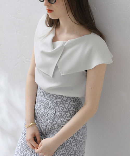 La TOTALITE（ラトータリテ）の「【洗える】ドレープブラウス（シャツ/ブラウス・レディース・チャコールグレー/ブラック/ホワイト系その他・FREE）」の2枚目の写真