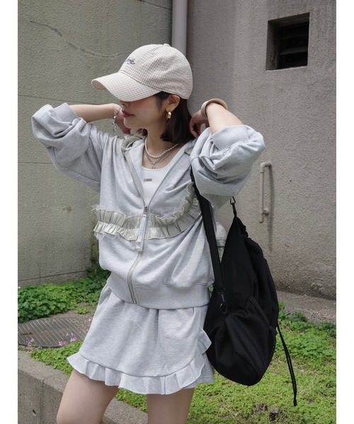 jumelle（ジュメロ）の「design frill parka（パーカー・レディース・グレー・FREE）」の4枚目の写真
