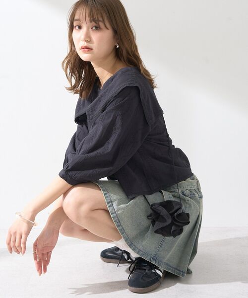 earth music&ecology（アースミュージックアンドエコロジー）の「ペタルモチーフミニショルダーバッグ（ショルダーバッグ・レディース・ピンク/サックスブルー/ブラック/ライトイエロー・FREE）」の2枚目の写真