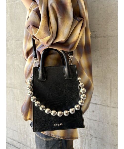 EVRIS（エヴリス）の「ボールチェーンモチーフスクエアショルダーBAG（ショルダーバッグ・レディース・ブラウン/ブルー/ブラック・FREE）」の19枚目の写真