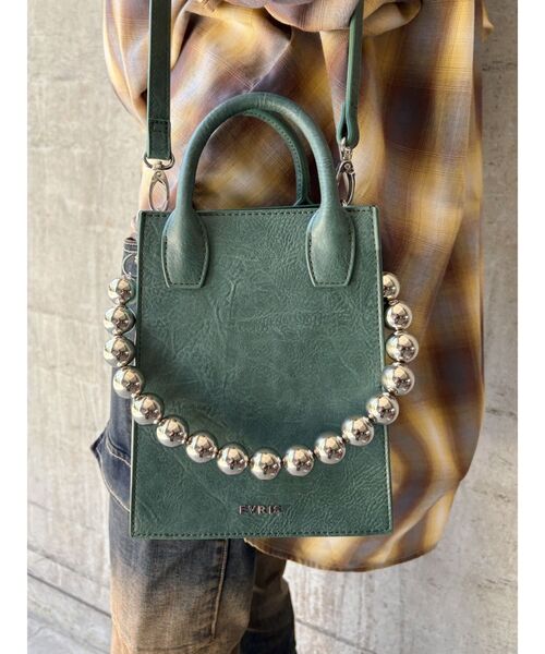 EVRIS（エヴリス）の「ボールチェーンモチーフスクエアショルダーBAG（ショルダーバッグ・レディース・ブラウン/ブルー/ブラック・FREE）」の18枚目の写真