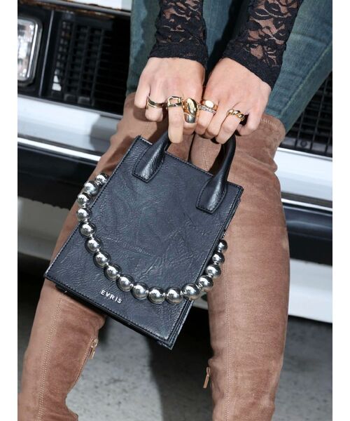 EVRIS（エヴリス）の「ボールチェーンモチーフスクエアショルダーBAG（ショルダーバッグ・レディース・ブラウン/ブルー/ブラック・FREE）」の10枚目の写真