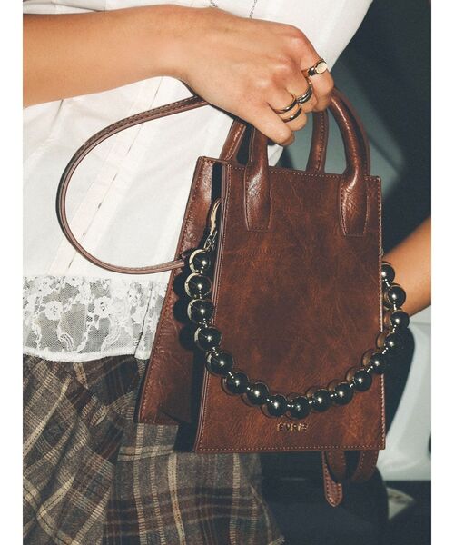 EVRIS（エヴリス）の「ボールチェーンモチーフスクエアショルダーBAG（ショルダーバッグ・レディース・ブラウン/ブルー/ブラック・FREE）」の12枚目の写真