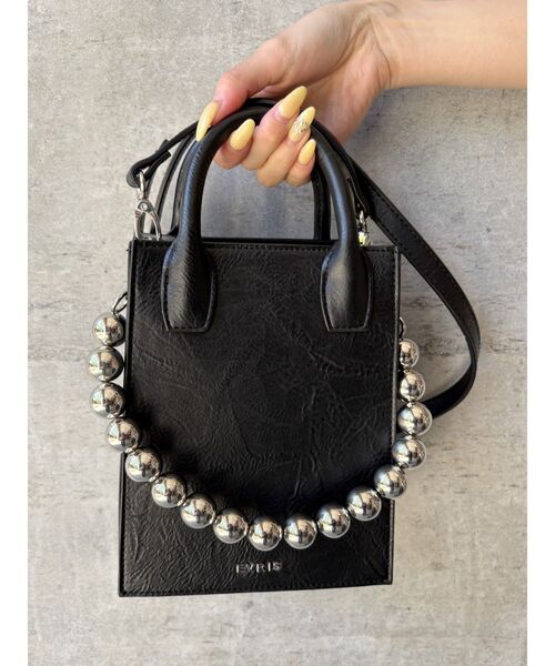 EVRIS（エヴリス）の「ボールチェーンモチーフスクエアショルダーBAG（ショルダーバッグ・レディース・ブラウン/ブルー/ブラック・FREE）」の6枚目の写真