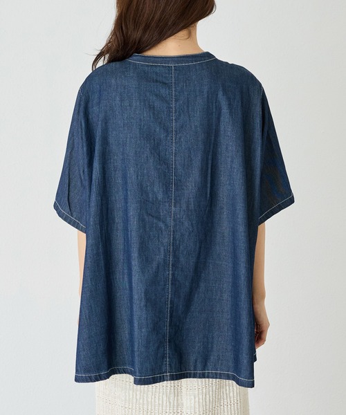 LAVEANGE（ラビアンジェ）の「デニムタックブラウス（シャツ/ブラウス・レディース・ネイビー/ブラック・4L/3L/LL/M/5L）」の6枚目の写真