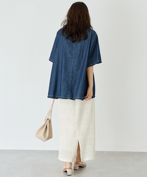 LAVEANGE（ラビアンジェ）の「デニムタックブラウス（シャツ/ブラウス・レディース・ネイビー/ブラック・4L/3L/LL/M/5L）」の3枚目の写真