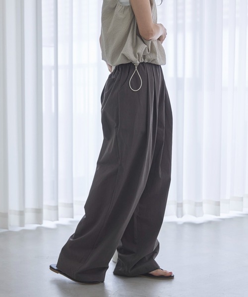 feepur（フェピュール）の「コクーンチノイージーパンツ（その他パンツ・レディース・ブラック/ブラウン/アイボリー・MEDIUM/SMALL/TALL）」の10枚目の写真