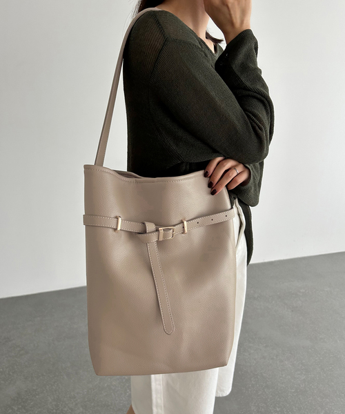 SLOBE IENA SLOBE スクエアバッグ　大人気　美品 SLOBE ベルトスクエアトートバッグ（ショルダーバッグ）｜SLOBE