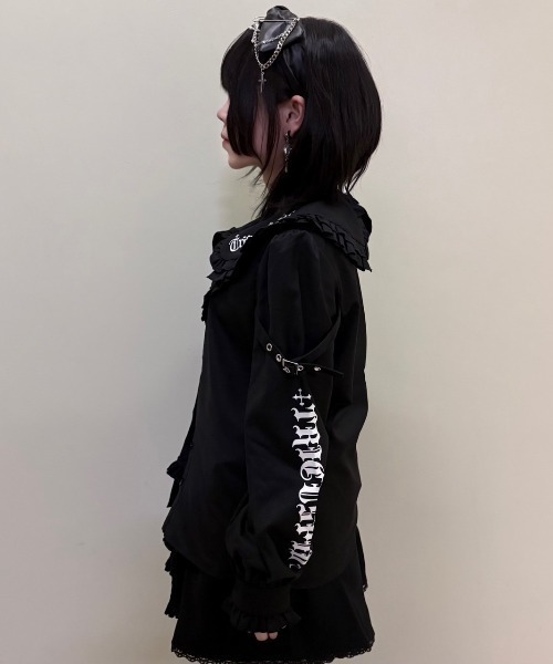 ブラウス シャツ A'GEM/9 × .kom「TricuspidC/トライカスピッドシー」クロスロゴセーラーフリルブラウス レディース A'GEM/9 × .kom『TricuspidC/トライカスピッドシー』クロスロゴ