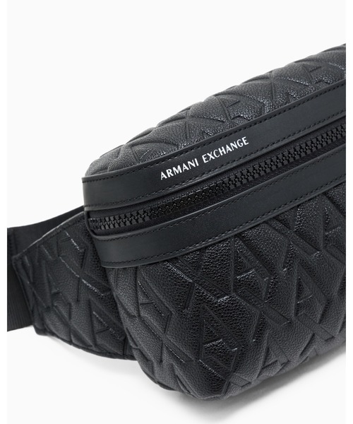 ARMANI EXCHANGE(アルマーニエクスチェンジ)の「【A|X アルマーニ エクスチェンジ】<オンライン限定>オールオーバーエンボスロゴ ボディバッグ/ウエストバッグ(ボディバッグ/ウエストポーチ・メンズ・ブラック/オレンジ・FREE)」の6枚目の写真
