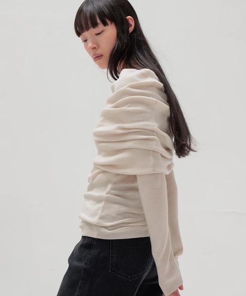 DRESSLAVE（ドレスレイブ）の「big offshoulder pull(ビッグオフショルダープルオーバー)（ニット/セーター・レディース・ホワイト/チャコールグレー・38）」の3枚目の写真