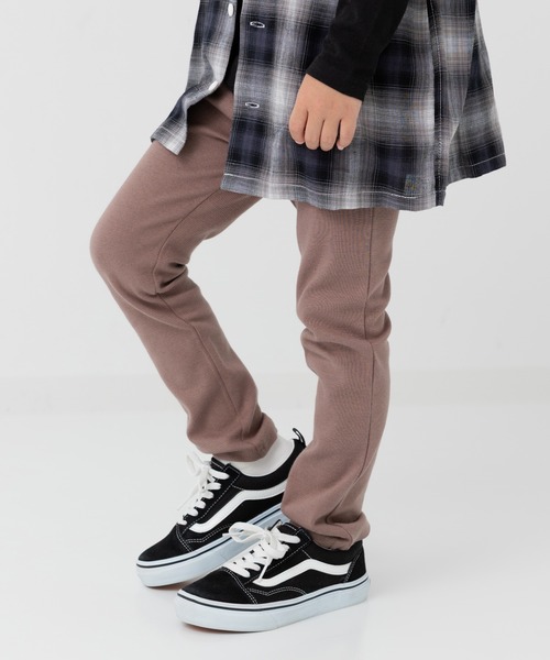 chil2（チルツー）の「全20色 カラバリ ハイパーストレッチ パンツ（その他パンツ・キッズ・ブルー/クリーム/ライトブルー/グレー/チャコールグレー/ブラウン/ブラック/カーキ/グリーン/ピンク/ワインレッド/ベージュ/ネイビー/イエロー/オレンジ/ミント/モカ/ラベンダー/サックスブルー/アイボリー・80ｃｍ/90cm/120cm/130cm/140cm/150cm/100cm/110cm）」の6枚目の写真