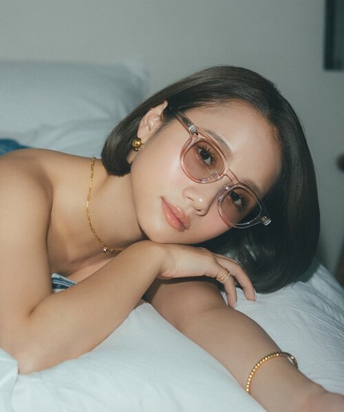 Zoff AOI IHARAコラボウェリントン型サングラス/クリアフレーム Zoff｜AOI IHARA ウェリントン型 サングラス｜カラーレンズ｜黒縁