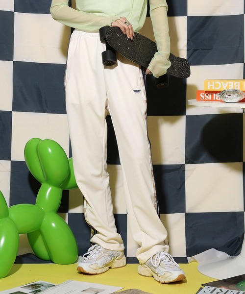 NERDY(ノルディ)の「シンボルパターンブロックトラックパンツ(スウェットパンツ・レディース・ホワイト/ブルー/パープル・L/M)」の6枚目の写真
