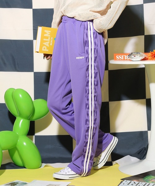 NERDY(ノルディ)の「シンボルパターンブロックトラックパンツ(スウェットパンツ・レディース・ホワイト/ブルー/パープル・L/M)」の19枚目の写真