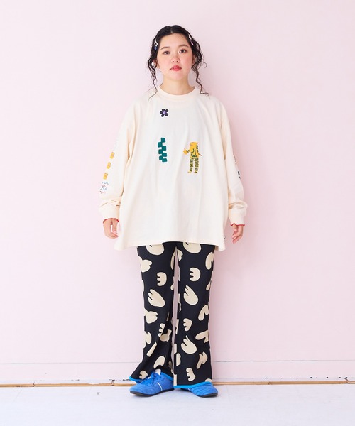 MARKEY'S(マーキーズ)の「総柄ワッフルパイピングフレア-パンツ/おとな(その他パンツ・レディース・杢グレー/レッド系その他/ブラウン系その他/ブラック系その他・160cm)」の6枚目の写真