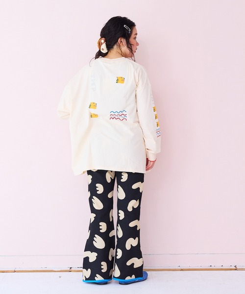 MARKEY'S(マーキーズ)の「総柄ワッフルパイピングフレア-パンツ/おとな(その他パンツ・レディース・杢グレー/レッド系その他/ブラウン系その他/ブラック系その他・160cm)」の9枚目の写真