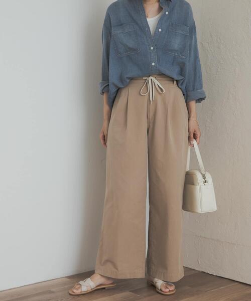 URBAN RESEARCH DOORS(アーバンリサーチドアーズ)の「ドロストタックイージーパンツ(その他パンツ・レディース・ベージュ/ネイビー・MEDIUM)」の3枚目の写真