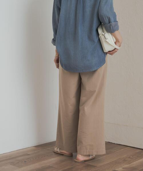 URBAN RESEARCH DOORS(アーバンリサーチドアーズ)の「ドロストタックイージーパンツ(その他パンツ・レディース・ベージュ/ネイビー・MEDIUM)」の5枚目の写真