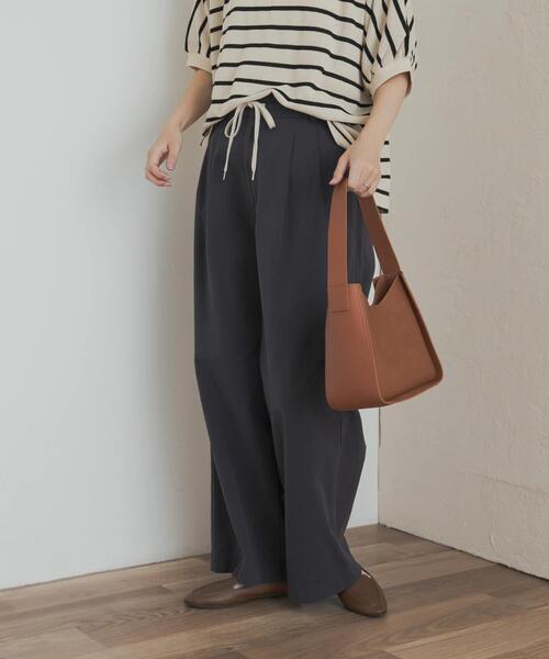 URBAN RESEARCH DOORS(アーバンリサーチドアーズ)の「ドロストタックイージーパンツ(その他パンツ・レディース・ベージュ/ネイビー・MEDIUM)」の13枚目の写真