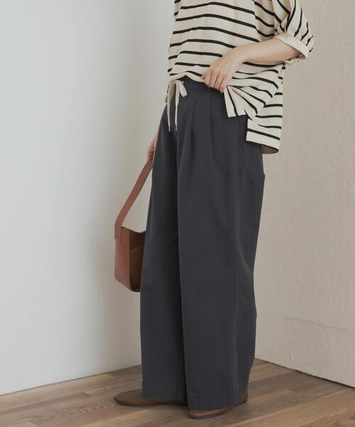 URBAN RESEARCH DOORS(アーバンリサーチドアーズ)の「ドロストタックイージーパンツ(その他パンツ・レディース・ベージュ/ネイビー・MEDIUM)」の14枚目の写真