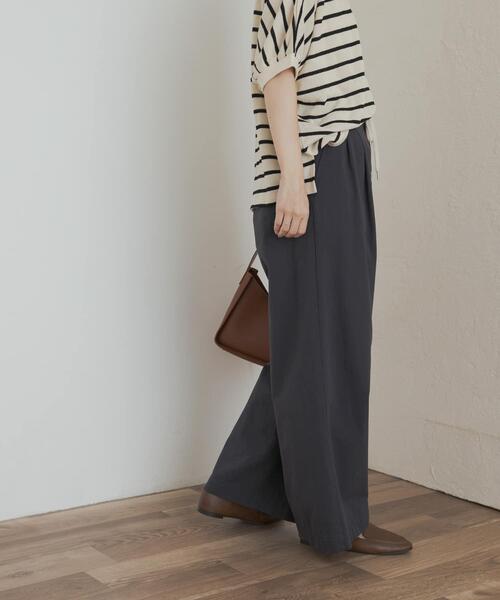 URBAN RESEARCH DOORS(アーバンリサーチドアーズ)の「ドロストタックイージーパンツ(その他パンツ・レディース・ベージュ/ネイビー・MEDIUM)」の16枚目の写真