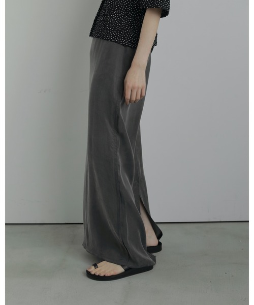 anuke(アンヌーク)の「Mellow Maxi Skirt(スカート・レディース・ブルー系その他/グレー・36inch/38inch)」の4枚目の写真
