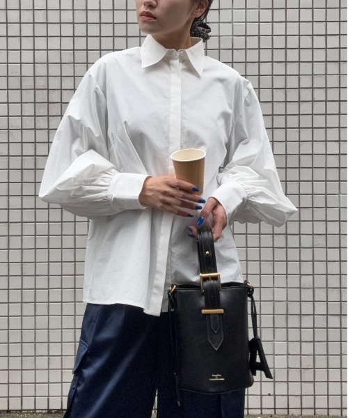 DRAW(ドロー)の「DRAW(ドロー) / ボリューム スリーブ ブラウス(シャツ/ブラウス・レディース・サックスブルー/ホワイト・MEDIUM/LARGE)」の2枚目の写真