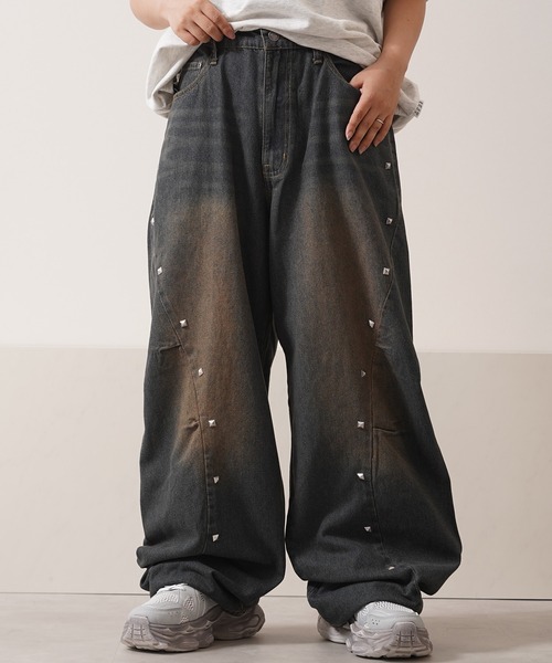 スタッズ使い ワイドカーブ デニム パンツ / Studded Wide Curve Denim Pants