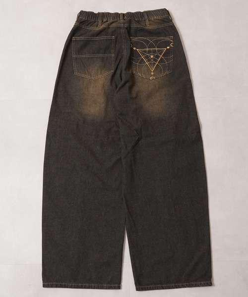 1111clothing（ワンフォークロージング）の「スタッズ使い ワイドカーブ デニム パンツ / Studded Wide Curve Denim Pants（デニムパンツ・メンズ・ブルー/ブラック・M/L）」の7枚目の写真