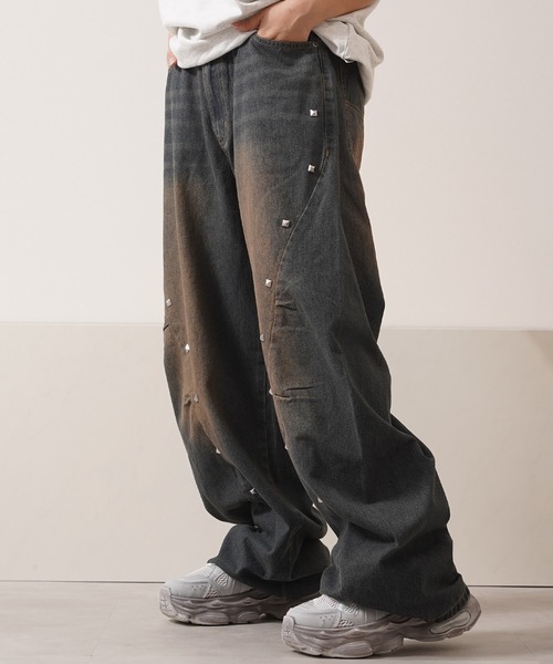1111clothing（ワンフォークロージング）の「スタッズ使い ワイドカーブ デニム パンツ / Studded Wide Curve Denim Pants（デニムパンツ・メンズ・ブルー/ブラック・M/L）」の18枚目の写真
