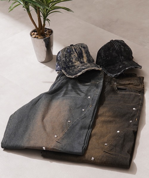 1111clothing（ワンフォークロージング）の「スタッズ使い ワイドカーブ デニム パンツ / Studded Wide Curve Denim Pants（デニムパンツ・メンズ・ブルー/ブラック・M/L）」の5枚目の写真