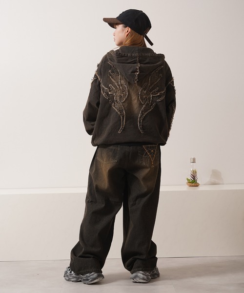 1111clothing（ワンフォークロージング）の「スタッズ使い ワイドカーブ デニム パンツ / Studded Wide Curve Denim Pants（デニムパンツ・メンズ・ブルー/ブラック・M/L）」の15枚目の写真