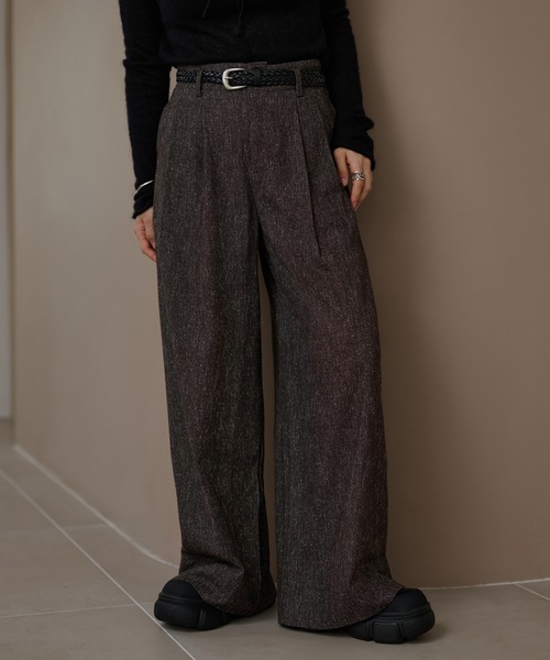 LAULEN(ローレン)の「tuck nuance wide pants /タックニュアンスワイドパンツ(その他パンツ・レディース・ブラック/ブラウン・S/M)」の2枚目の写真