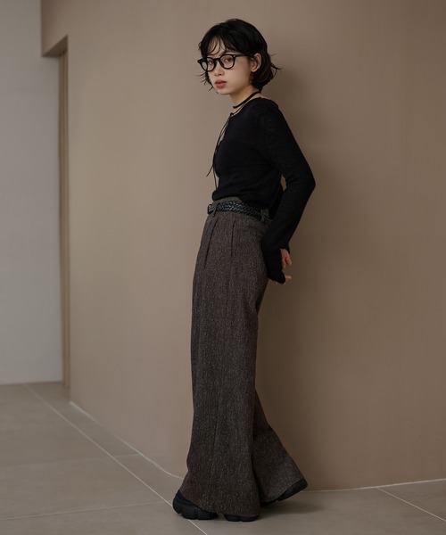 LAULEN(ローレン)の「tuck nuance wide pants /タックニュアンスワイドパンツ(その他パンツ・レディース・ブラック/ブラウン・S/M)」の4枚目の写真