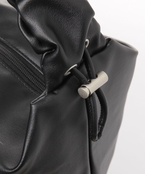 BAYFLOW(ベイフロー)の「PUムーンショルダーBAG(ショルダーバッグ・メンズ・ブラック/ブラウン・FREE)」の4枚目の写真