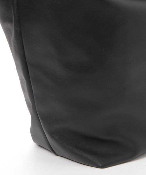 BAYFLOW(ベイフロー)の「PUムーンショルダーBAG(ショルダーバッグ・メンズ・ブラック/ブラウン・FREE)」の5枚目の写真