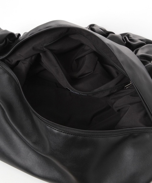 BAYFLOW(ベイフロー)の「PUムーンショルダーBAG(ショルダーバッグ・メンズ・ブラック/ブラウン・FREE)」の3枚目の写真