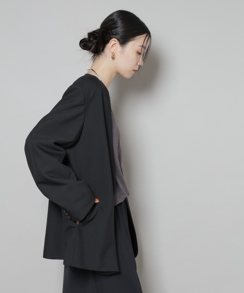 NANO universe（ナノユニバース）の「カラーレスワイドショルダージャケット(セットアップ可)（ノーカラージャケット・レディース・ブラック/ベージュ・FREE）」の17枚目の写真