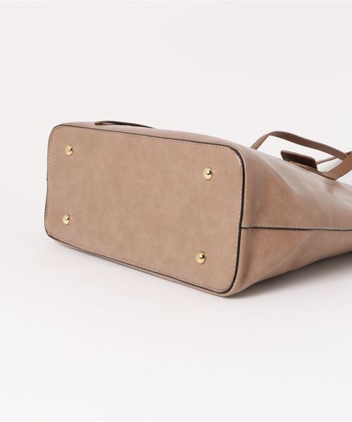 florist（フローリスト）の「レザータッチアシメハンドルトートバッグ/ビジネスバッグ（ビジネスバッグ・レディース・ベージュ/ブラック/オフホワイト/キャメル/ブルーグリーン/モカ・FREE）」の18枚目の写真