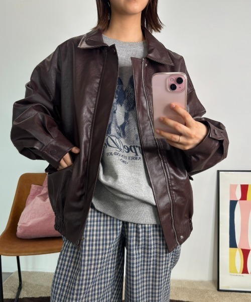 MERLOT（メルロー）の「オーバーサイズフェイクレザーフライトジャケット（ブルゾン・レディース・ブラウン/ブラック・FREE）」の10枚目の写真