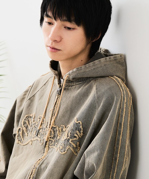 __gram.（スペースグラム）の「【__gram./スペースグラム】【オーバーダイ加工で今っぽさをプラス】ダメージデニムZIPフーディー ヴィンテージ風 ワイドシルエット ユニセックス（デニムジャケット・メンズ・グレー/ブラック・LARGE/MEDIUM）」の2枚目の写真