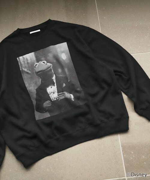 Firsthand（ファーストハンド）の「Firsthand/ファーストハンド ［The Muppets / ザ・マペッツ］ MAPPETS DRESS CREWNECK SWEAT / フロントプリント クルーネックスウェット（スウェット・メンズ・ブラック/グレー・M/L）」の2枚目の写真