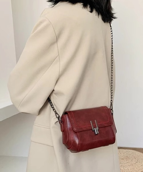 mebole（メボレ）の「レトロスクエアチェーンショルダーバッグ（ショルダーバッグ・レディース・レッド/ブラウン/ブラック・FREE）」の12枚目の写真