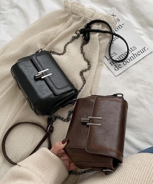 mebole（メボレ）の「レトロスクエアチェーンショルダーバッグ（ショルダーバッグ・レディース・レッド/ブラウン/ブラック・FREE）」の16枚目の写真