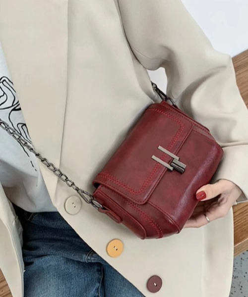 mebole（メボレ）の「レトロスクエアチェーンショルダーバッグ（ショルダーバッグ・レディース・レッド/ブラウン/ブラック・FREE）」の13枚目の写真