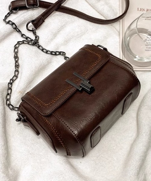 mebole（メボレ）の「レトロスクエアチェーンショルダーバッグ（ショルダーバッグ・レディース・レッド/ブラウン/ブラック・FREE）」の6枚目の写真