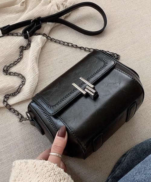 mebole（メボレ）の「レトロスクエアチェーンショルダーバッグ（ショルダーバッグ・レディース・レッド/ブラウン/ブラック・FREE）」の10枚目の写真