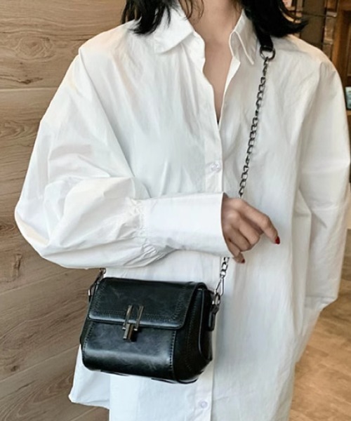 mebole（メボレ）の「レトロスクエアチェーンショルダーバッグ（ショルダーバッグ・レディース・レッド/ブラウン/ブラック・FREE）」の7枚目の写真