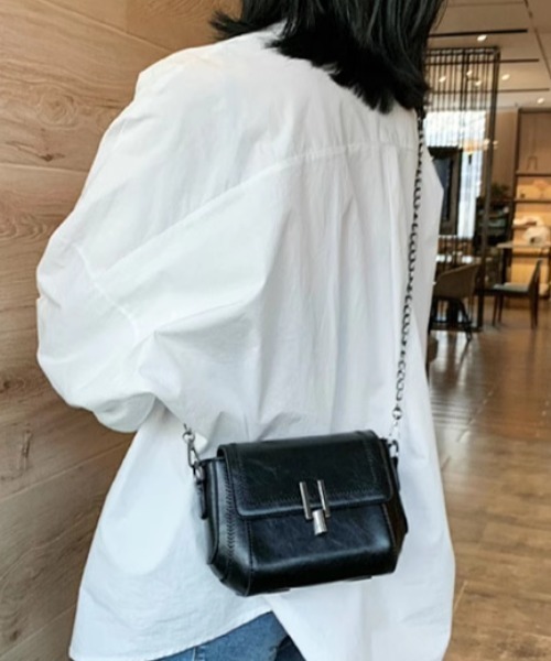 mebole（メボレ）の「レトロスクエアチェーンショルダーバッグ（ショルダーバッグ・レディース・レッド/ブラウン/ブラック・FREE）」の8枚目の写真